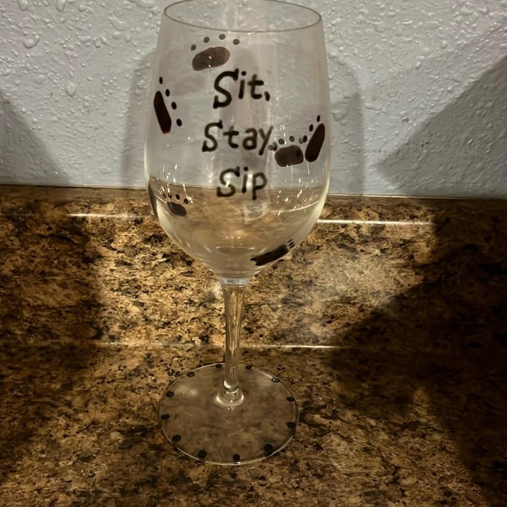 Sit, stay, sip - dog inspired single wine glass